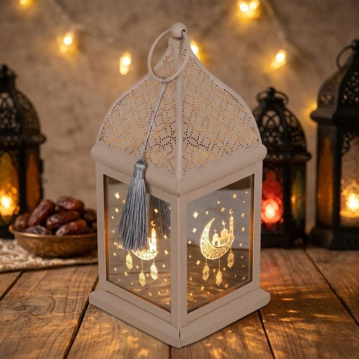 مجموعة من خمسة فوانوس رمضان مع النور