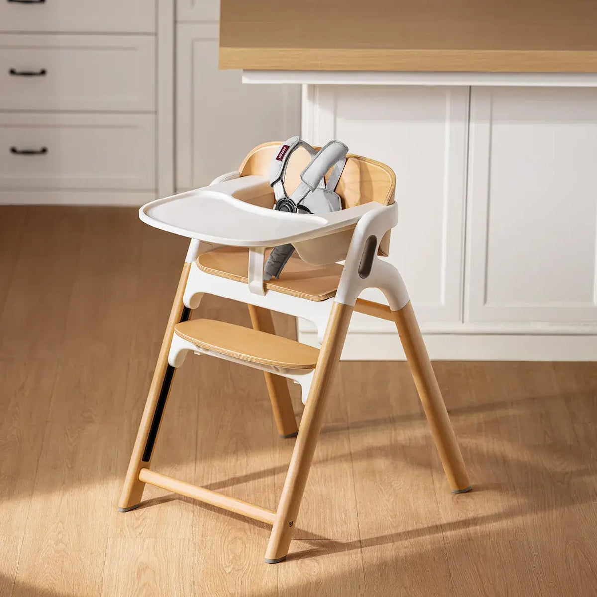 Momcozy DinerPal 5-in-1 Wooden High Chair - view 2